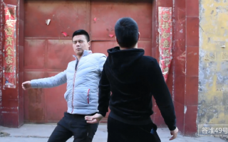 恶搞盲人洒水视频，恶搞盲人洒水视频大全